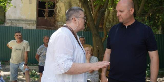 Во дворе по ул. Энгельса, 11 завершается благоустройство
