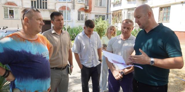 В Керчи обсуждали судьбу баскетбольной площадки