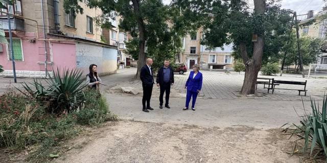 В рамках рабочего объезда города Игорь Крутьков побывал на Привокзальной площади, 2