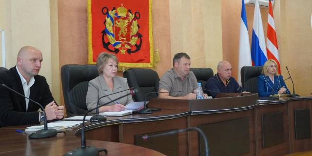 В Керчи обсудили благоустройство, подготовку к отопительному сезону и обращения граждан