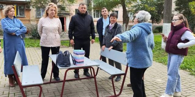 Игорь Крутьков провёл выездную встречу с жителями ул. Г. Петрова,70
